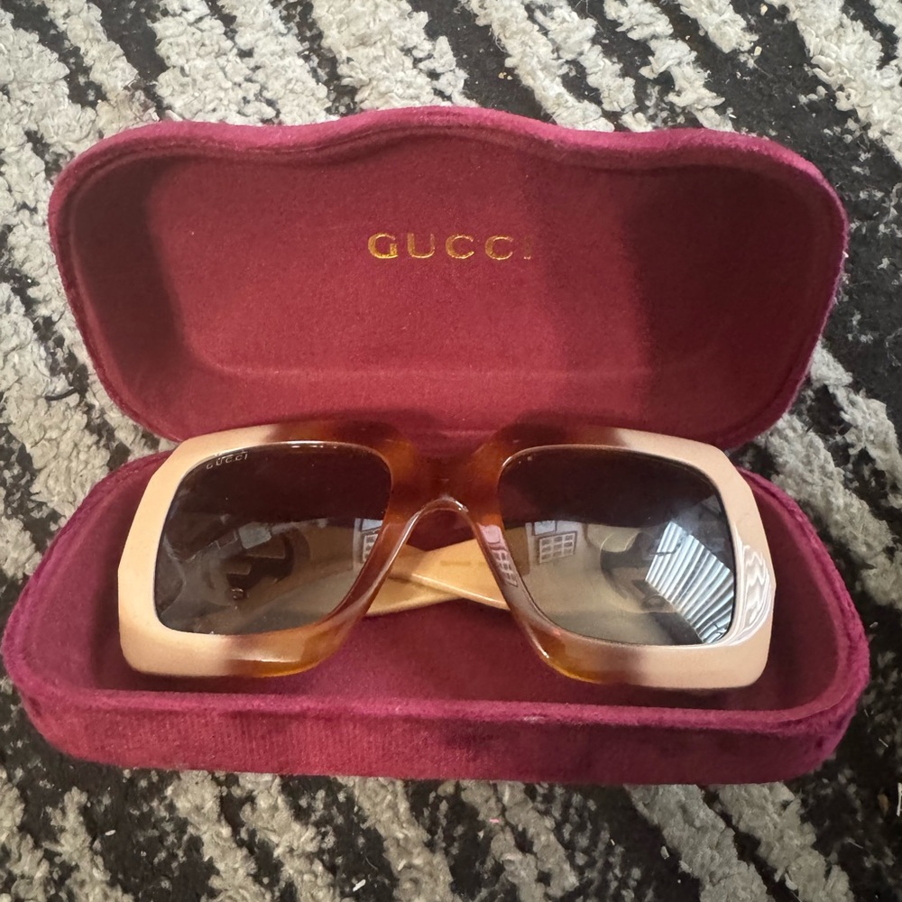 Gucci Two-Tone Oversized Square Sunglasses in Brown & Cream